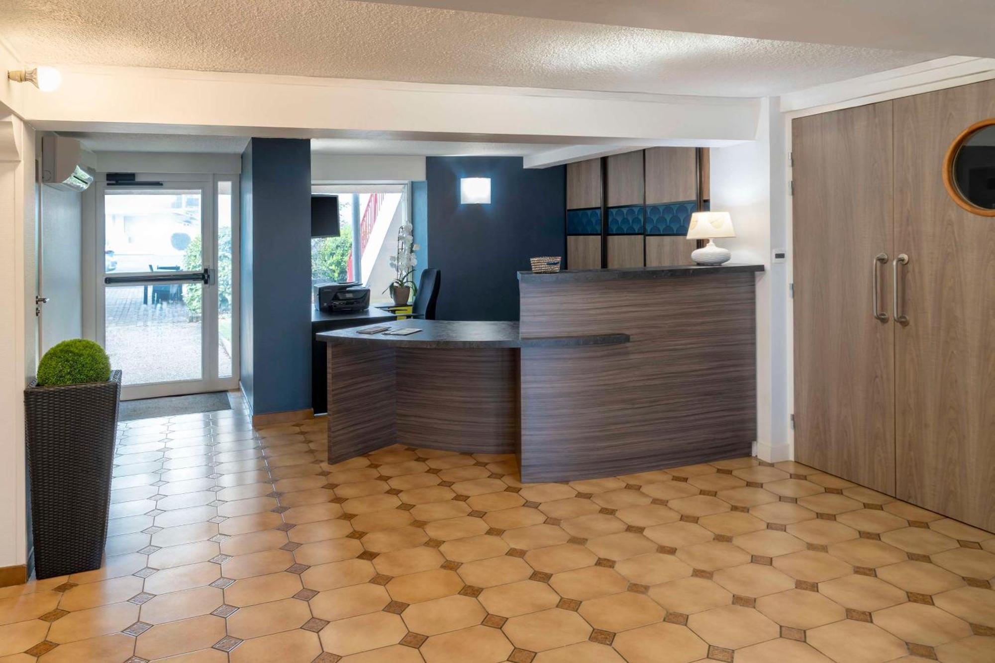 Sure Hotel By Best Western Saintes Exterior photo
